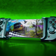 Forza Horizon vía Xbox Cloud Gaming, en un smartphone con los controles Razer Kishi